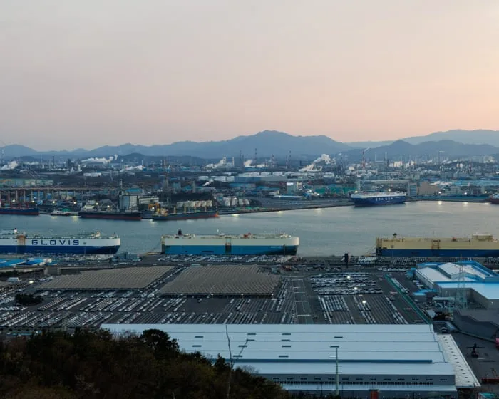Image accompanying reporting about South Korea threatens legal action if fuel shipments to Russia found to have broken law