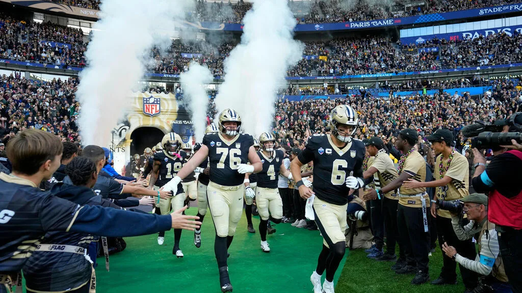 Image accompanying reporting about Paris welcomes first NFL game with a party a day after protests