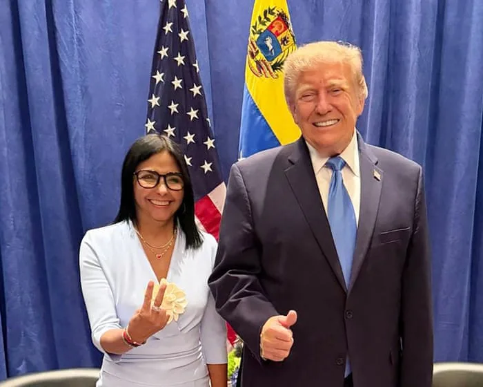 Image accompanying reporting about Delcy Rodríguez poses with Trump in New York as Maduro languishes in jail nearby