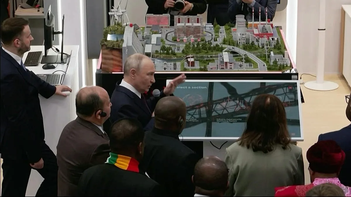 Image accompanying reporting about Putin calls Elon Musk a 'genius' as Russia builds its own Starlink rival