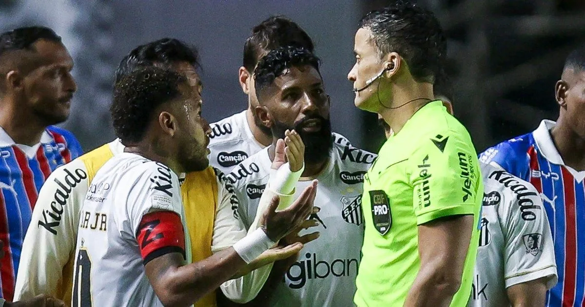 Image accompanying reporting about Neymar handed two-game Santos suspension for covering mouth in argument