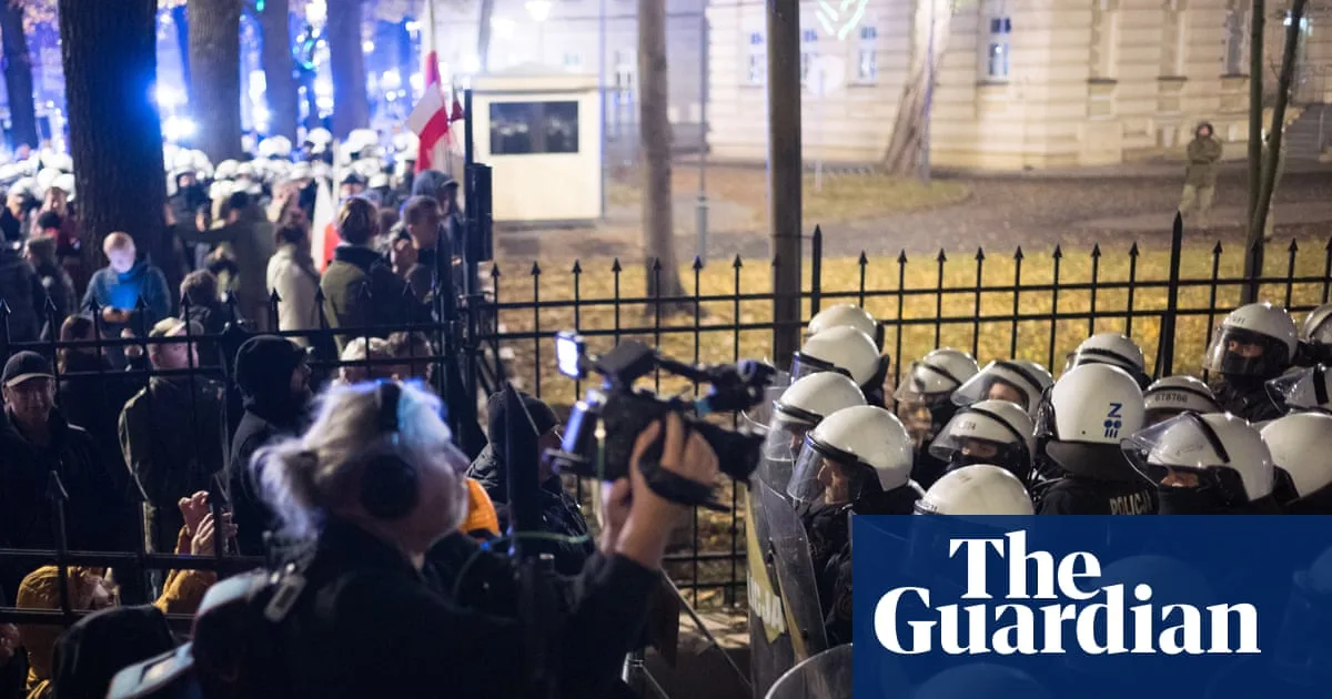 Image accompanying reporting about Riot police deployed to Poland’s constitutional court after judge suspended