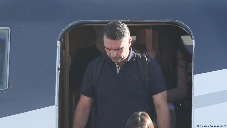 Image accompanying reporting about Flavio Bolsonaro lands in US, declares himself 'leader' of Brazil