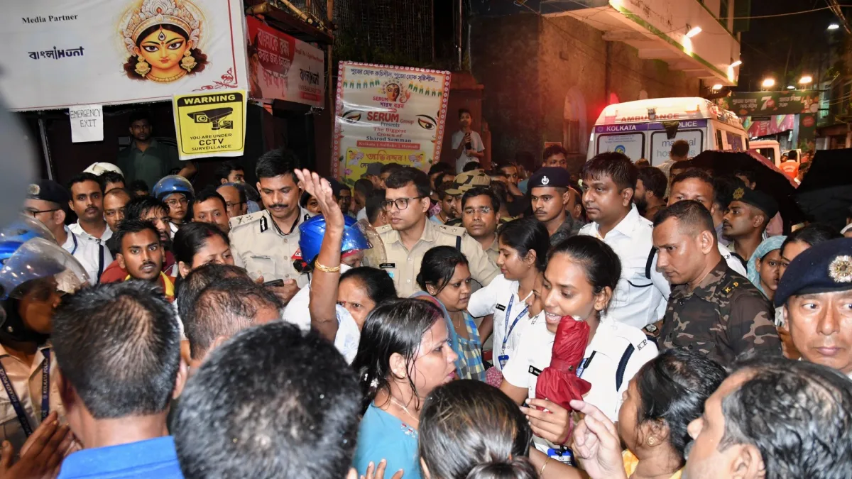 Image accompanying reporting about Crush at religious festival kills at least 17 and injures dozens in India